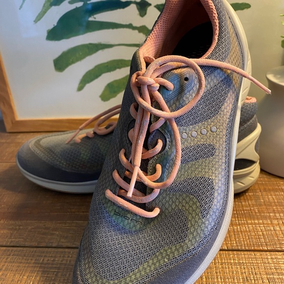 ECCO WOMENS BIOM FJUEL LOW TOP SNEAKER - Picture 1 of 16